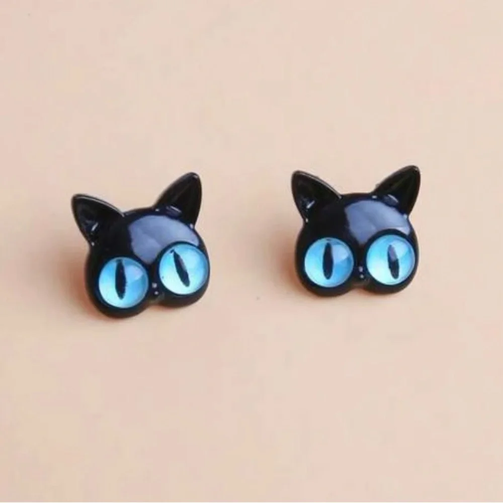 Googly Eyed Kitty- Blue Cat Eyes Exaggerated Cartoon Whimsical Anime Kawaii Stud